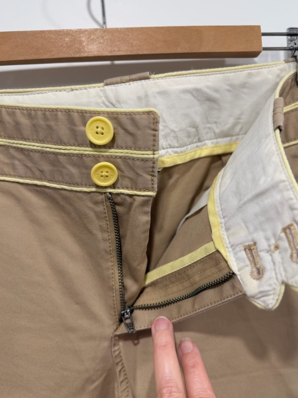 Y2K GAPstrtcWide-Leg Cino in Tan, Nautical Style with Contrasting Yellow Buttons - Picture 6 of 10